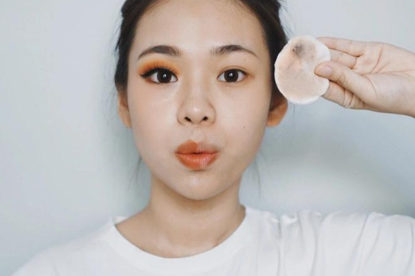 Các loại tẩy trang làm sạch tốt nhất dành cho da dầu mụn.