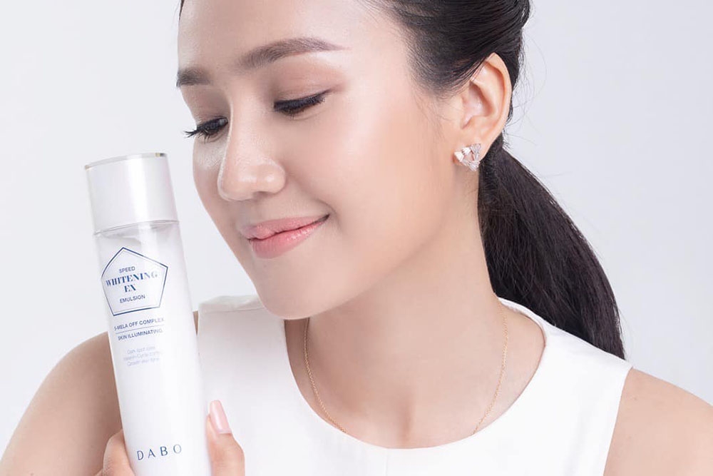 Bí quyết chọn sản phẩn dưỡng trắng da dầu mà không sợ lên mụn