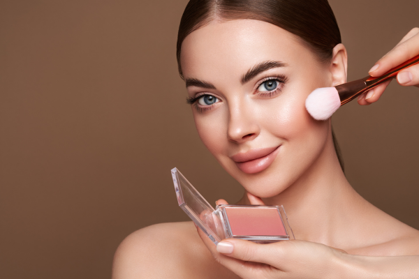 Cách Chăm Sóc Da Khi Phải Trang Điểm Mỗi Ngày