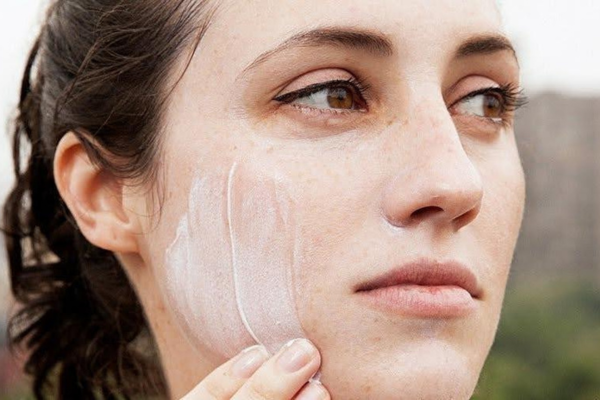 Kem Chống Nắng Bị Vón - Do Sản Phẩm Hay Do Cách Bôi?