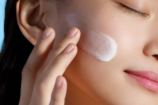 Kem Dưỡng Hàn Quốc Ban Ngày Vs. Ban Đêm: Khác Gì Và Dùng Sao Cho Đúng?