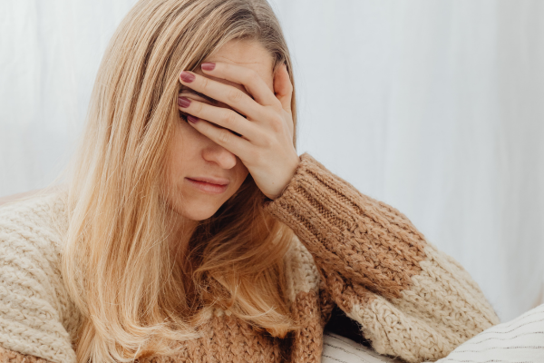 Stress Ảnh Hưởng Thế Nào Đến Mụn Và Lão Hóa Da?