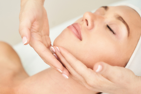 Tác Dụng Của Việc Massage Mặt Mỗi Ngày – Bí Quyết Trẻ Hóa Làn Da Tự Nhiên