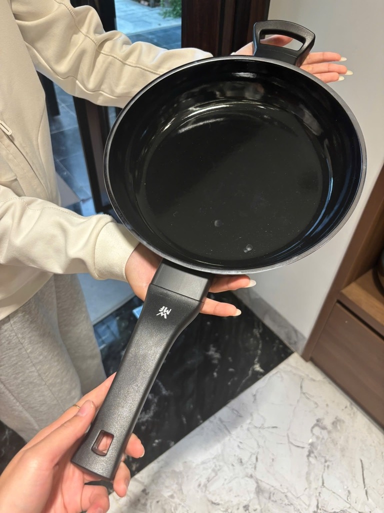 Chảo cao cấp WMF Fusiontec Essential 28cm màu đen (0517795290)