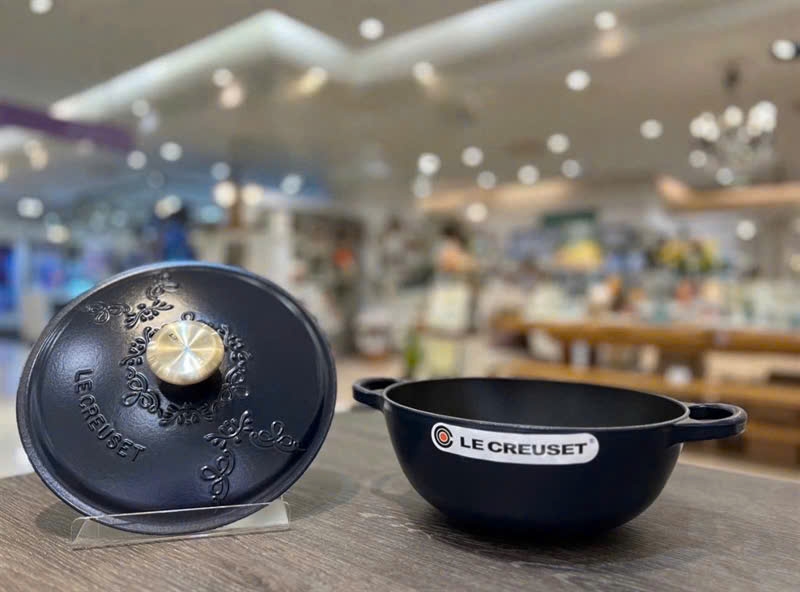 Nồi gang sâu lòng Le Creuset Marmite bản limited 24cm 3.1L màu xanh navy (21966 24 52 10450)