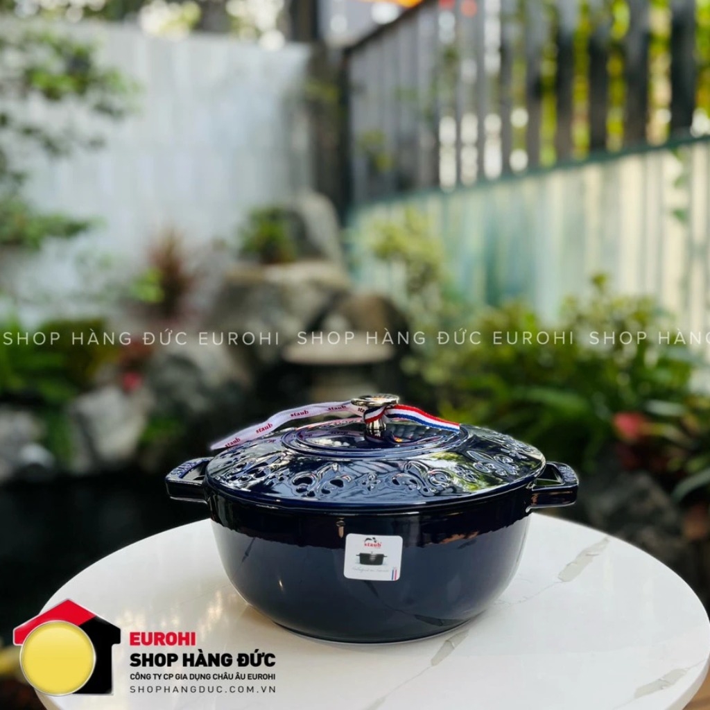 Nồi gang Staub Iris 24cm 3.6L màu xanh dương đậm (11302491)