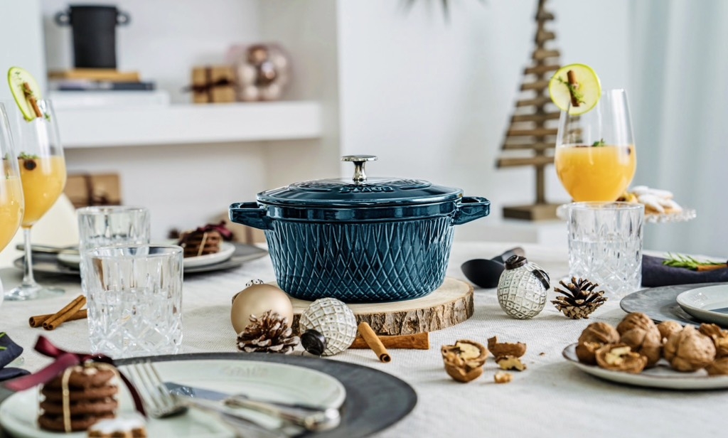 Nồi gang Staub Twist Lamer 24cm 4L màu xanh cổ vịt (14522437)