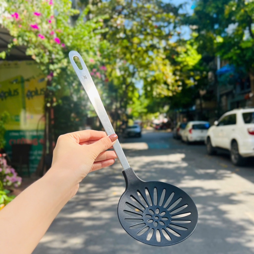 Muôi thủng WMF đen cao cấp