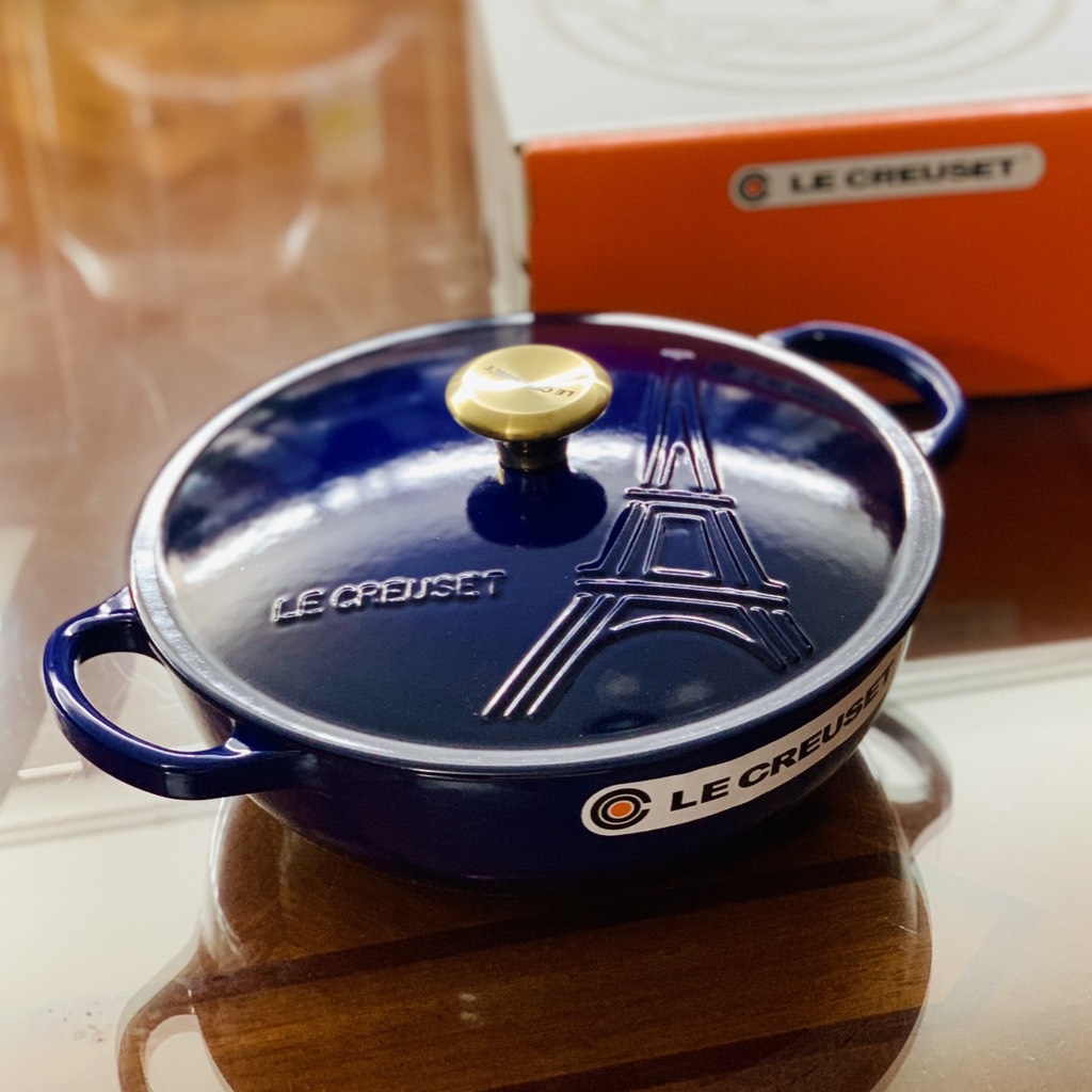Nồi gang Le Creuset Eiffel Tower màu xanh 22cm 2,2L LS21842278ETSG