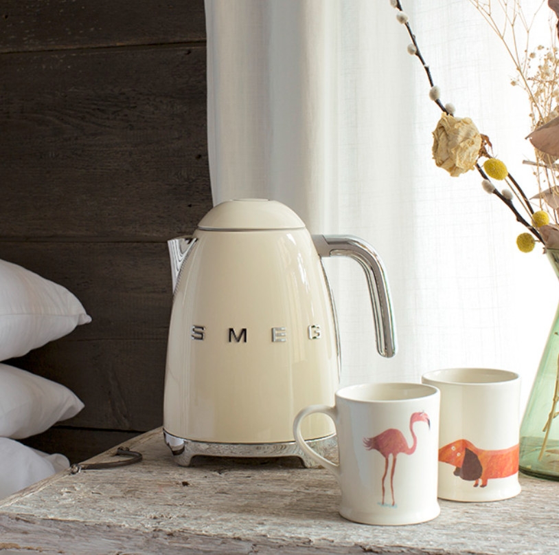 Ấm siêu tốc Smeg KLF03CREU màu KEM