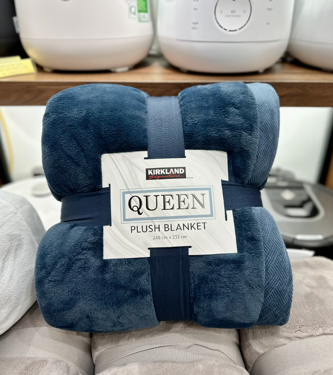 Chăn lông cừu Kirkland Plush Blanket Queen 248 x 233cm màu xanh navy