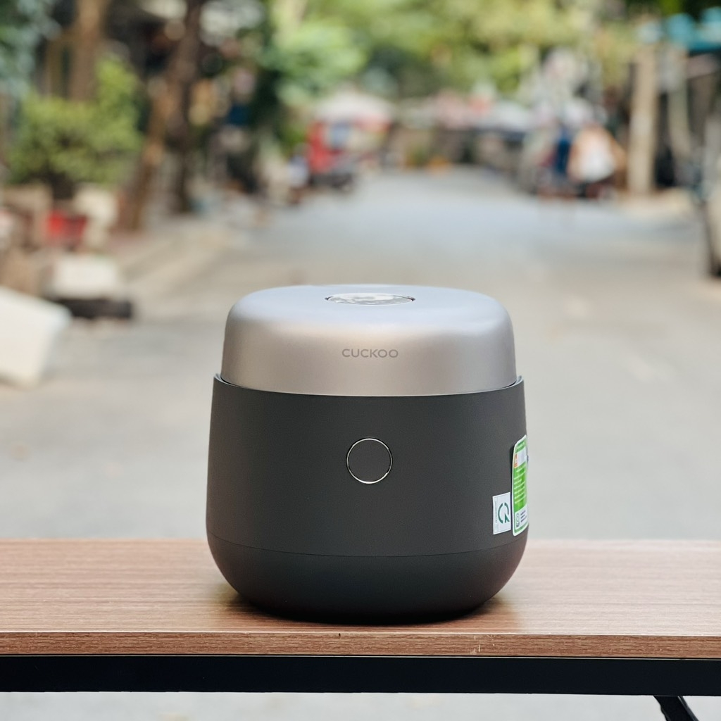 Nồi cơm cao tần Cuckoo CRP-NHTR0610FB 1,08L màu đen