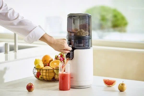 Máy ép chậm Hurom E50ST màu trắng kem