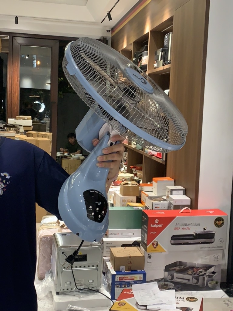 Quạt treo tường Asia Vina - VY377192 55W màu xanh thiên thanh (điều khiển từ xa)