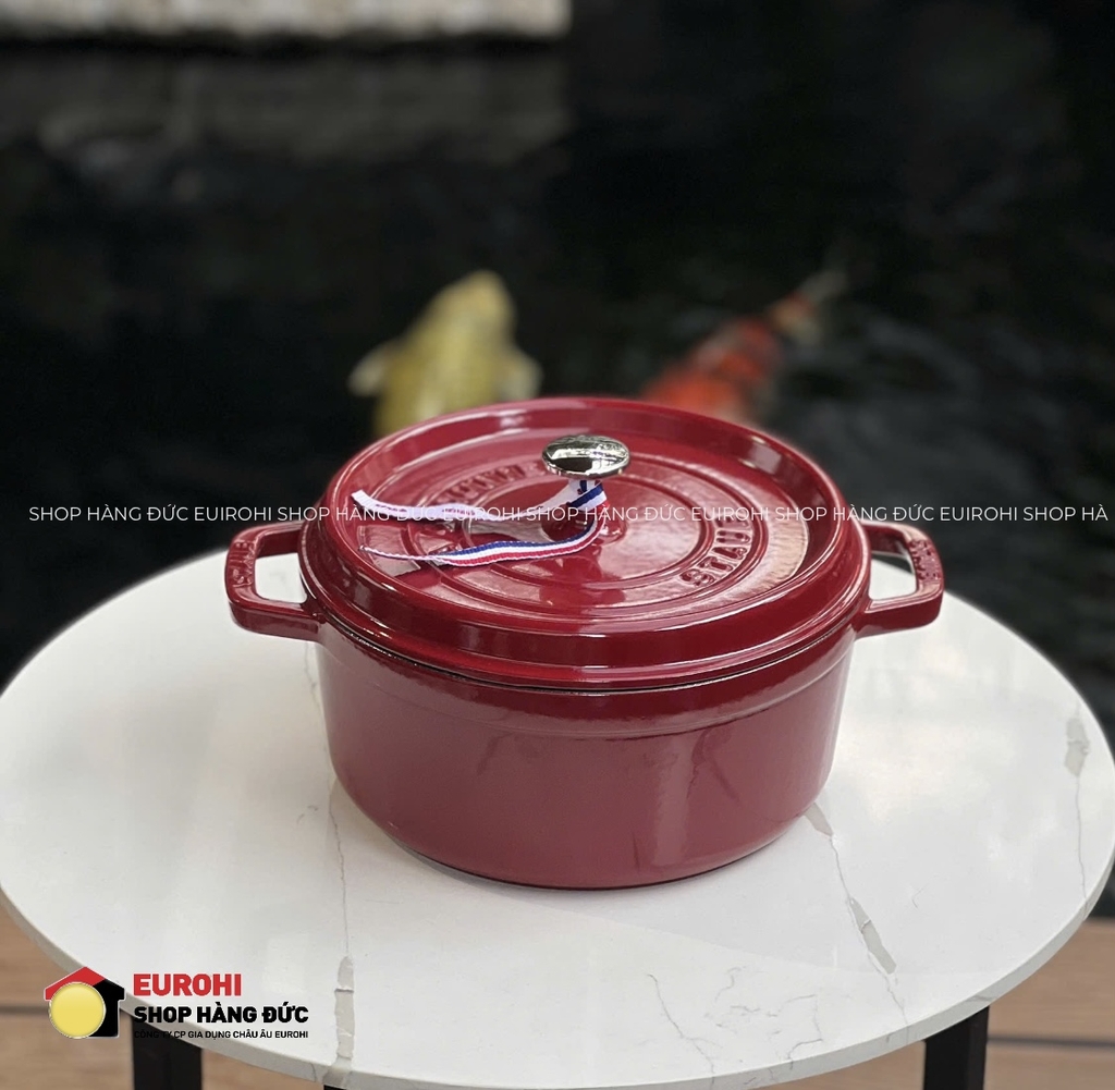 Nồi gang Staub 24cm 3.7L màu đỏ nhung (11024808)