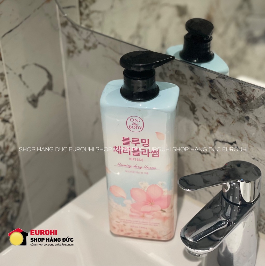 Sữa tắm Hàn Quốc hương hoa anh đào 875ml (màu xanh dương)
