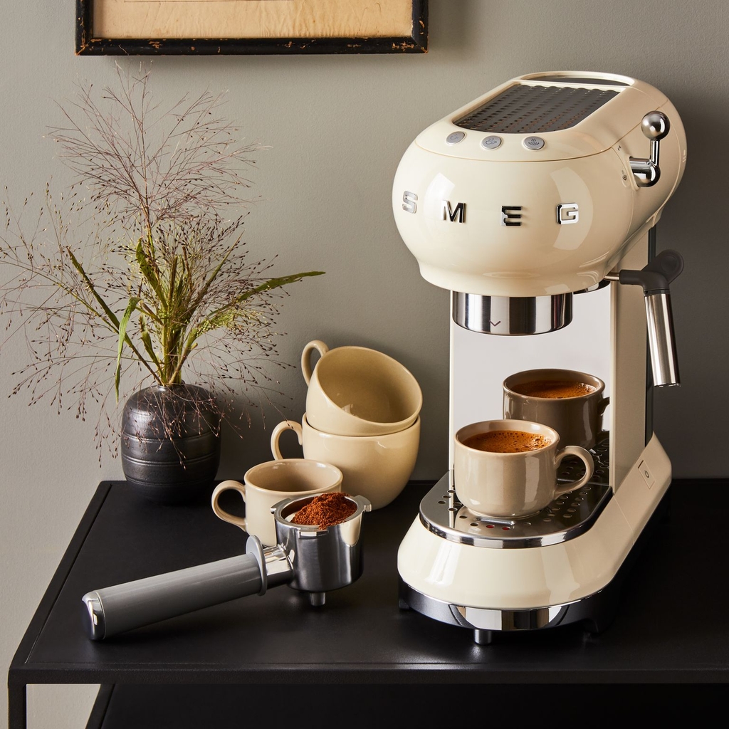 Máy pha cafe SMEG ECF02CREU màu kem