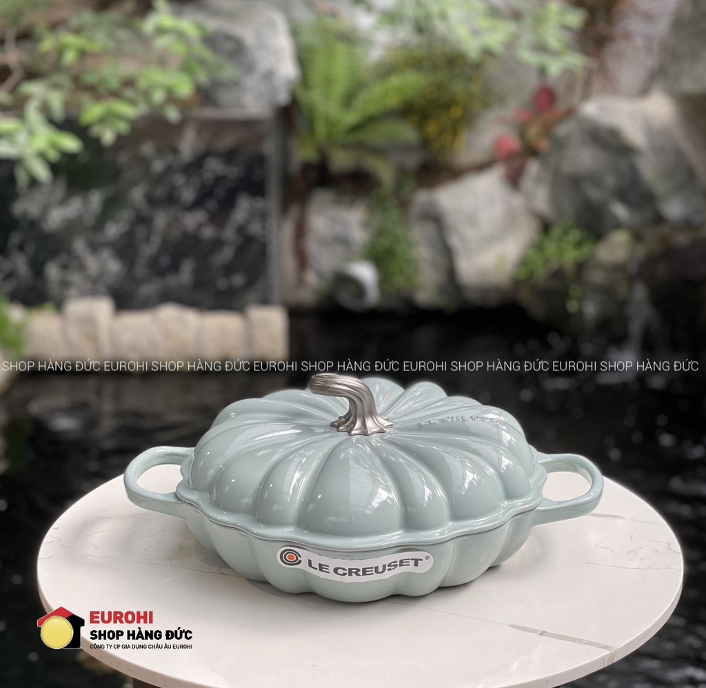 Chảo gang bí ngô Le Creuset  Sea Salt 28cm 2.5L màu xanh khói (21338 28 71 74430)