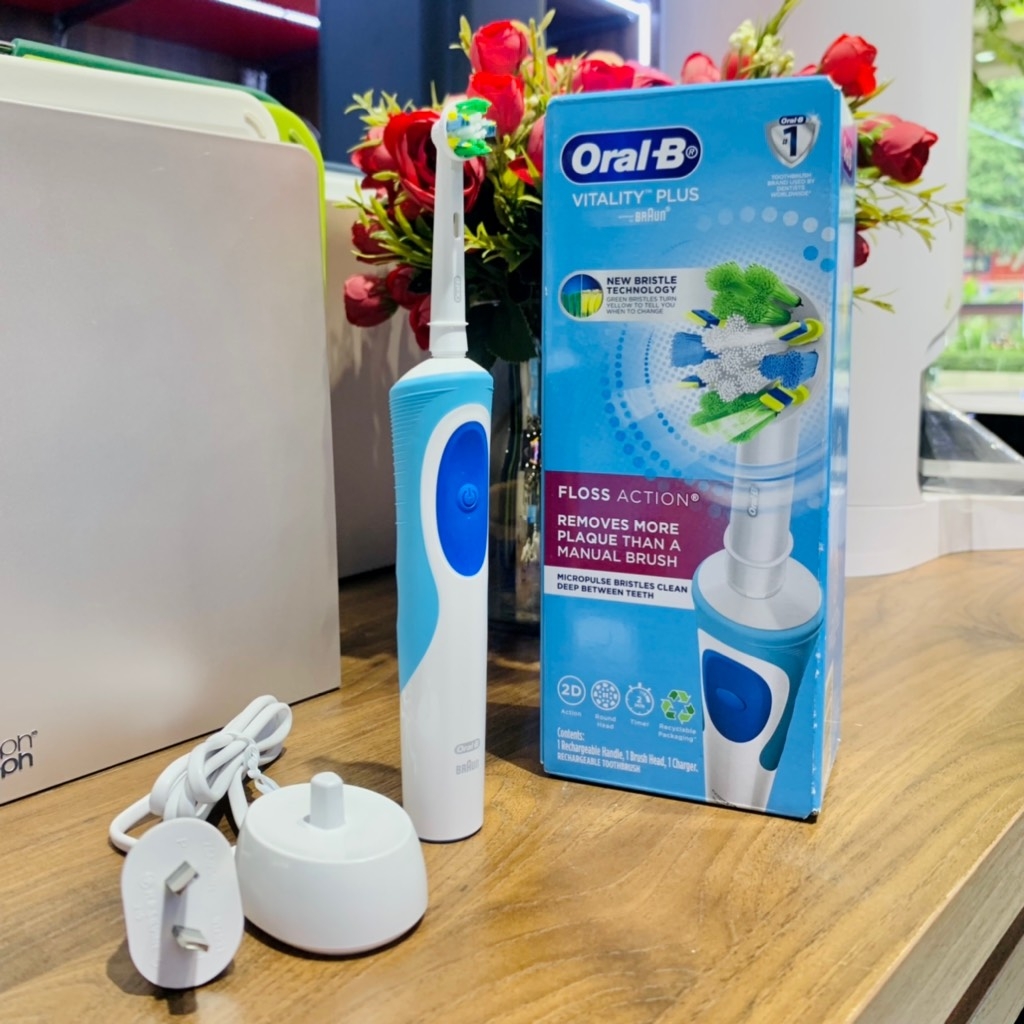 Bàn chải điện Oral B Vitality Plus