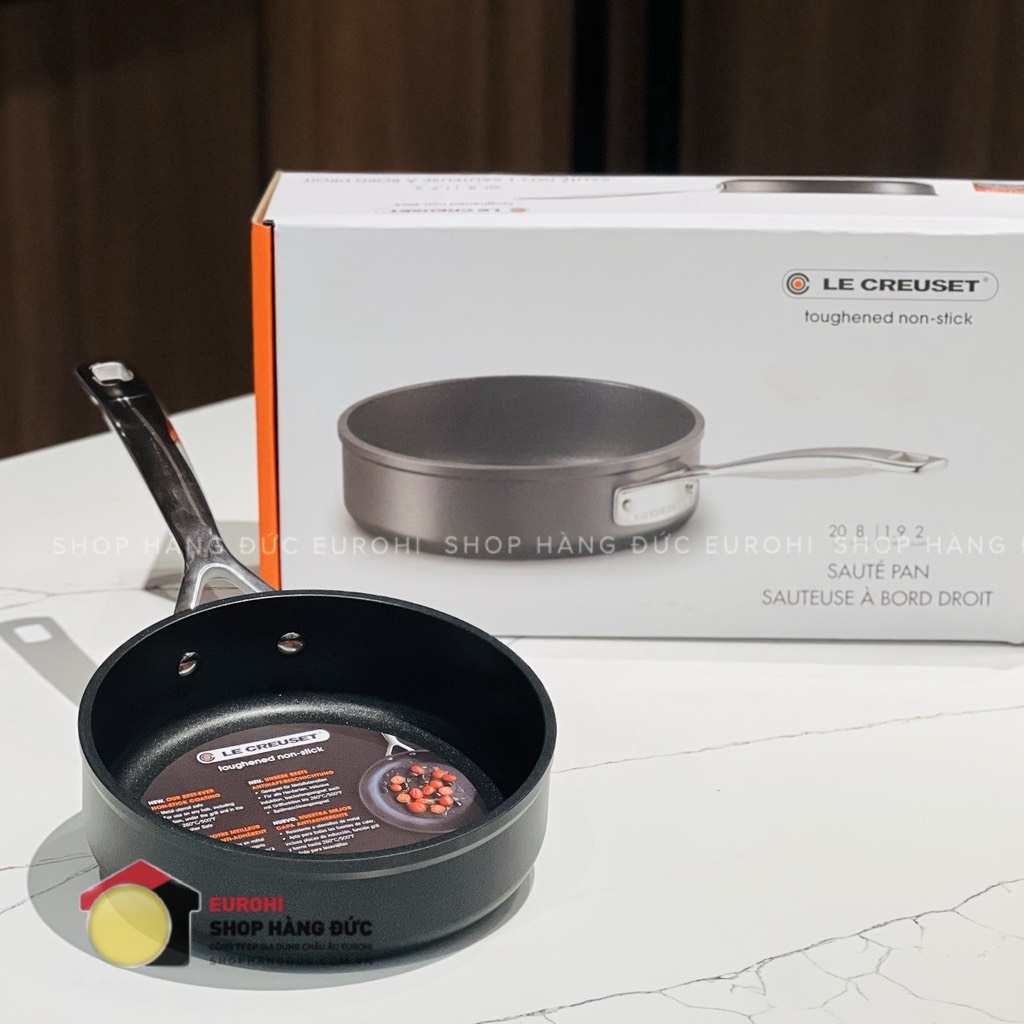 Chảo chống dính Le Creuset thành cao 20cm 1.9L màu đen (51110200010002)