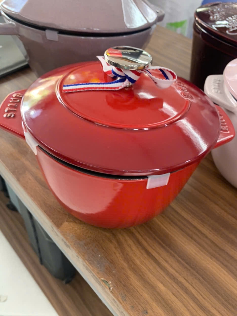 Nồi gang Staub Cocotte Chistera 16cm 1.74L màu đỏ (11721606)