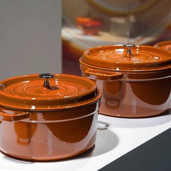 Nồi gang tròn Staub 26cm 5.2L màu cam cháy (11026806)