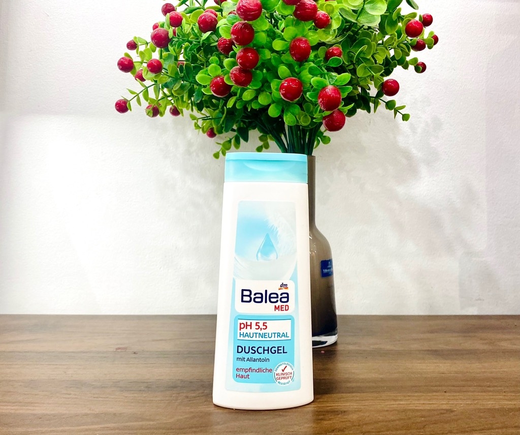 Sữa tắm Balea Med PH5.5 300ml trắng