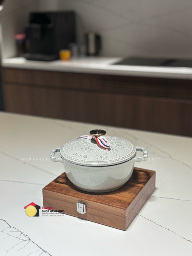 Nồi gang Staub bông lúa 16cm 1.1L màu ghi xám (1125816107)