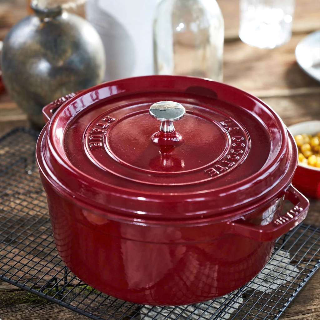 Nồi gang Staub Bordeaux 26cm 5.2L màu đỏ nhung (11026808/1033394)