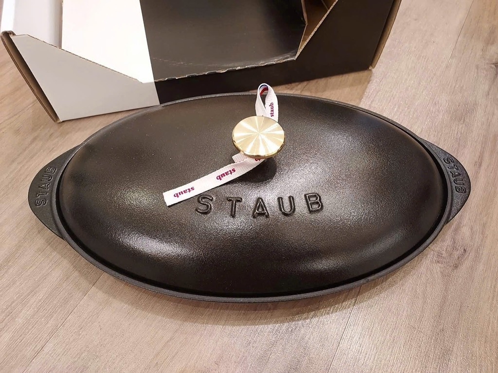 Chảo gang oval Staub 31cm 0.7L màu đen (1332125)