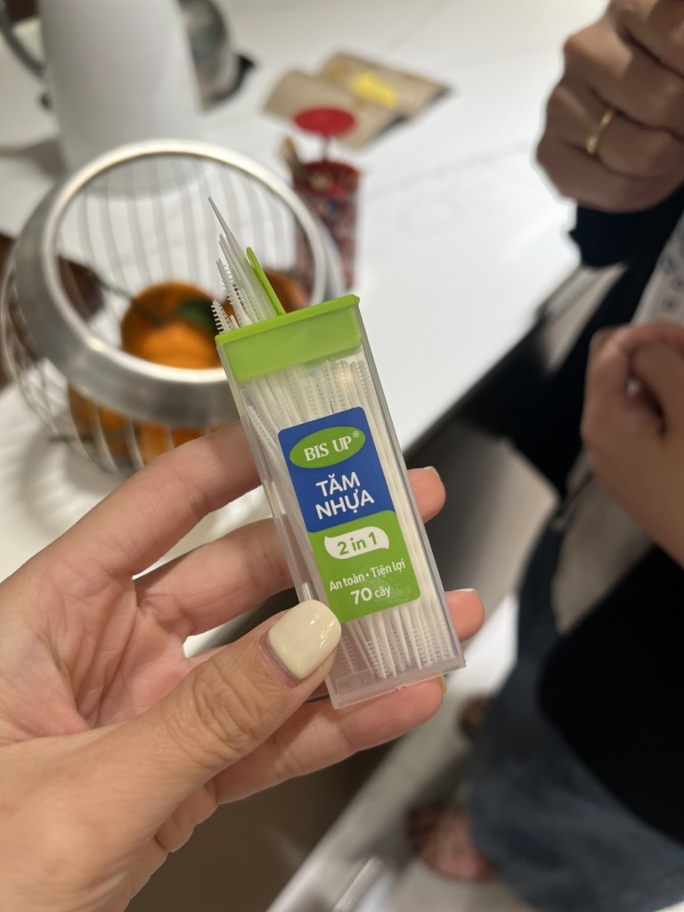 Tăm nhựa khoa Bis-up (Hộp 70 cây)