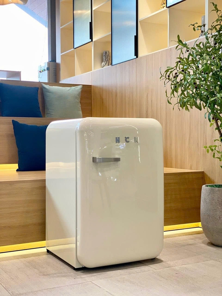 Tủ lạnh HCK BC-130RDA 107L màu kem có tay nắm cửa (ngăn lạnh 92L, ngăn đông 15L)