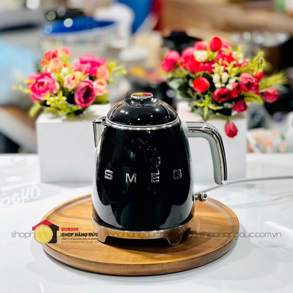 Ấm siêu tốc Smeg KLF05BLEU Black 0,8L 1400W màu đen