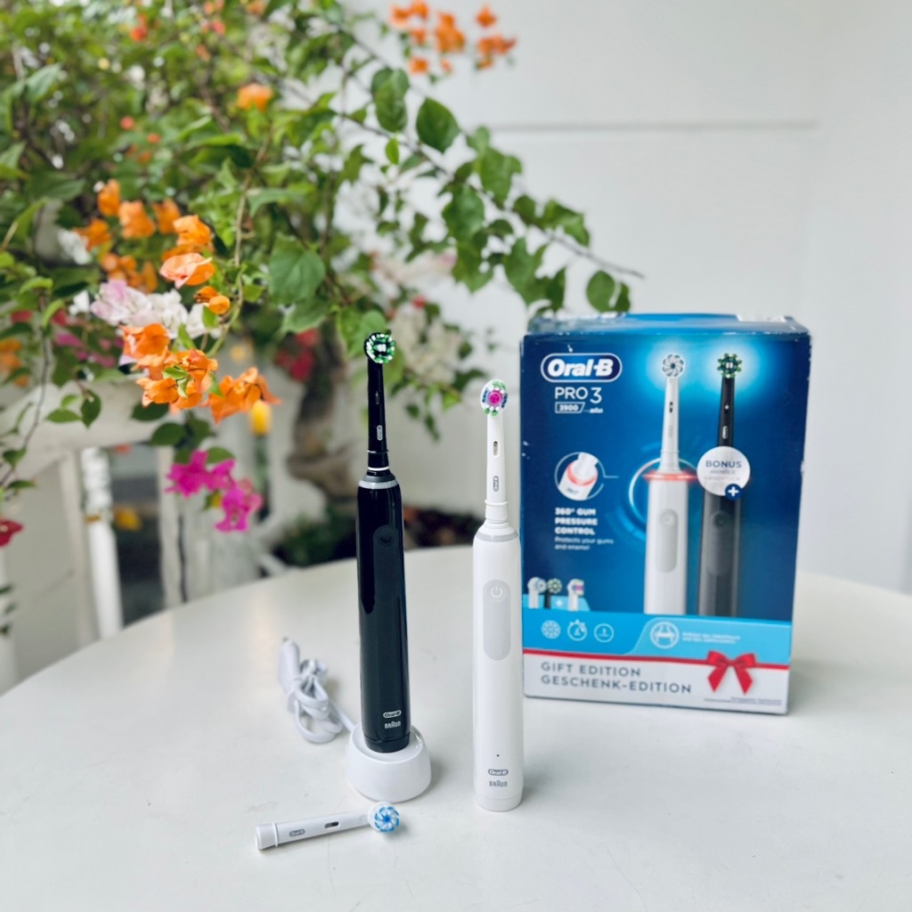 Cặp bàn chải đánh răng điện Oral B Pro 3 3900