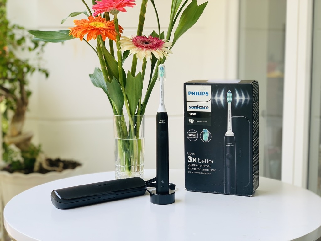 Bàn chải đánh răng điện Philips Sonicare 3100 màu đen