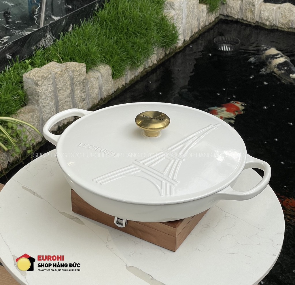 Chảo gang Le Creuset Shiny White tháp Eiffel trắng 30cm 3.5L (21987 30 01 01441)