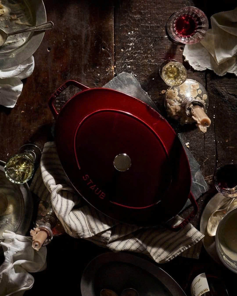 Nồi gang Staub Oval Grenadine 31cm 5.6L màu đỏ mận (1029913)