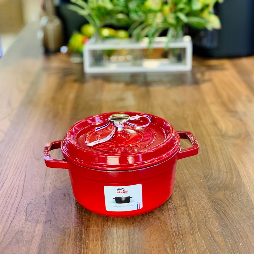 Nồi gang Staub tròn màu Đỏ 1102006 (20cm-2,2L)