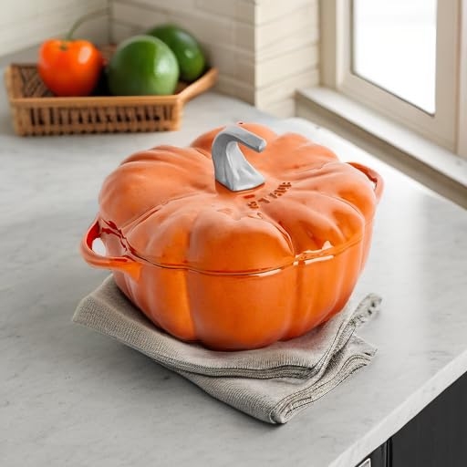 Nồi gang Staub Cocotte Pumpkin bí ngô cam 24cm 3,45L núm bạc (111224806)