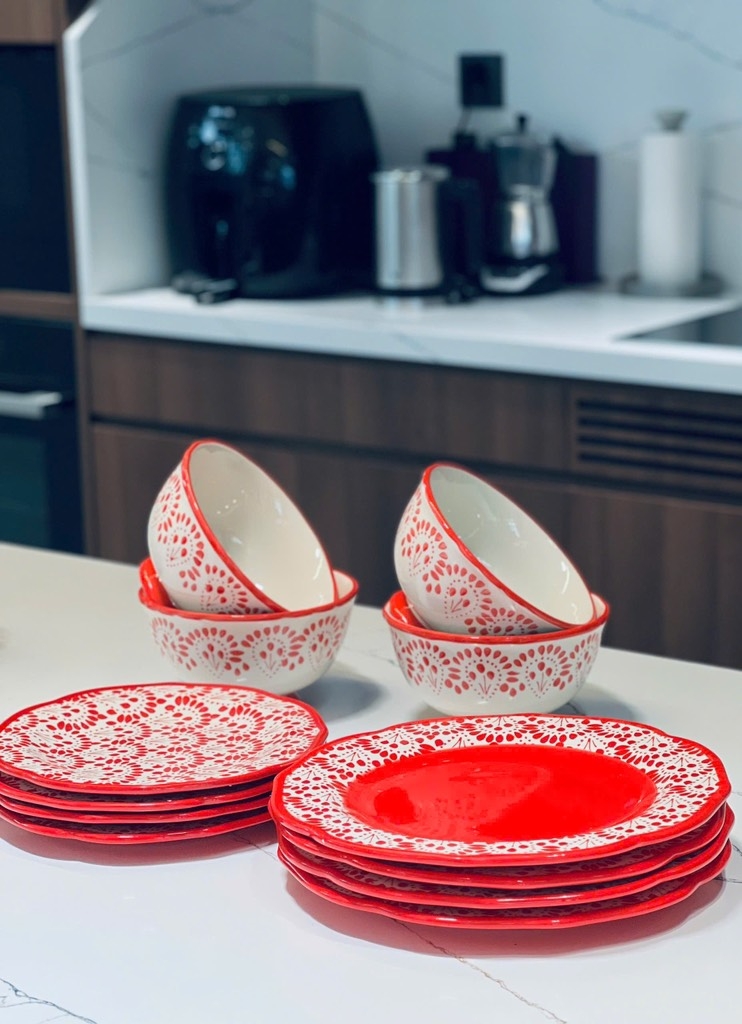 Set bát đĩa sứ Pioneer Woman hoa đỏ (4 bát, 8 đĩa)