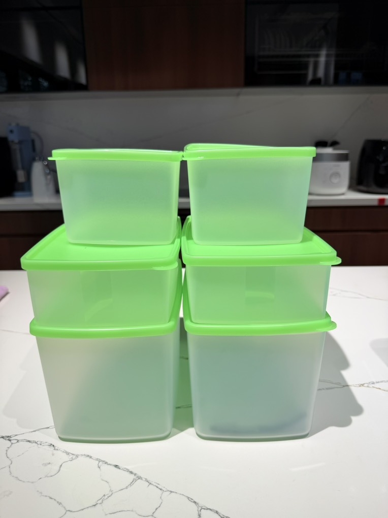 Bộ 6 hộp đựng thực phẩm Tupperware trữ mát Mega Square Round (Tách bộ 13 hộp mã 11180381 - nắp xanh lá cây)