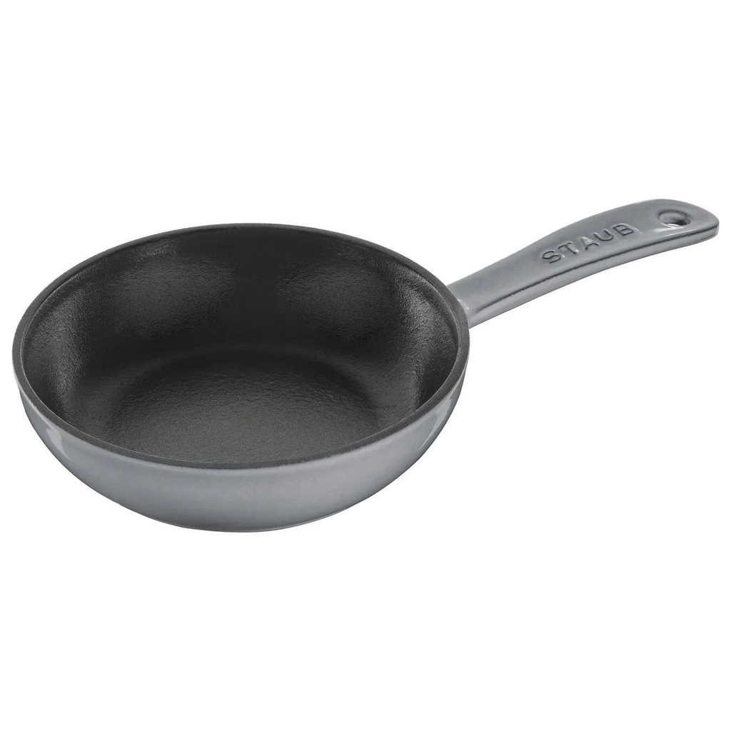 Chảo gang Staub mini cán dài 16cm màu ghi (3 272340 037122)