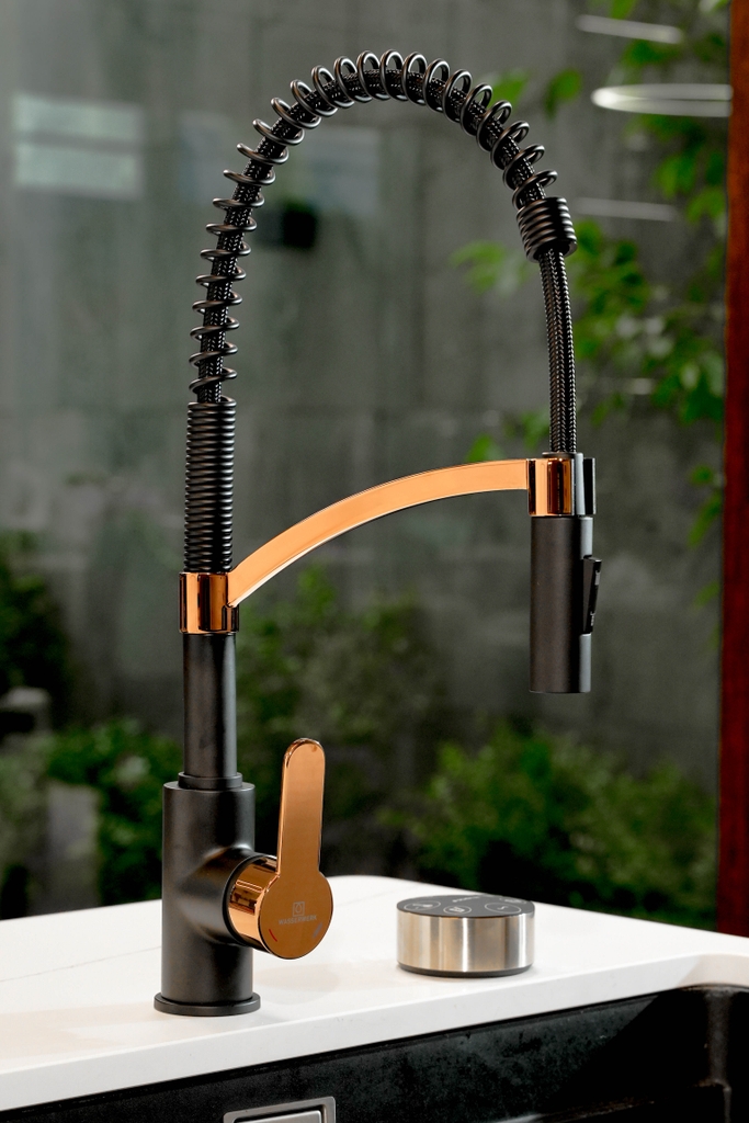 Vòi rửa bát Wasserwerk WK 3 black/rose gold with spiral spring 700557- Made in Germany