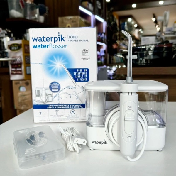 Tăm nước Waterpik Ion Professional màu trắng