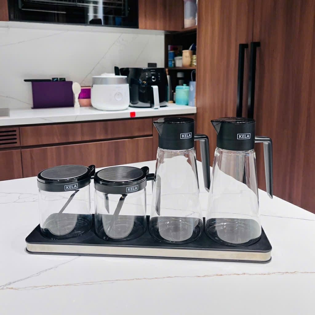 Bộ 4 lọ đựng gia vị Kela (2 dầu dấm + 2 gia vị + 1 khay 4)