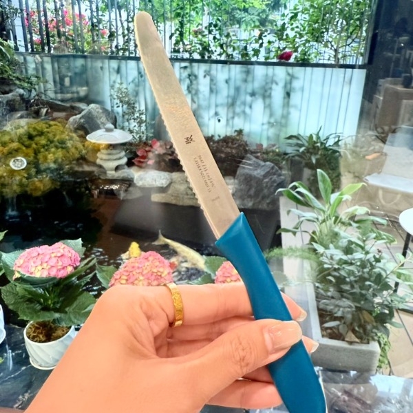 Dao răng cưa WMF màu xanh ngọc (1 cái)