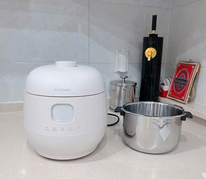 Nồi cơm điện cao tần áp suất Cuchen CRH-TWS0610BW 1,08L lòng nồi inox (màu trắng)