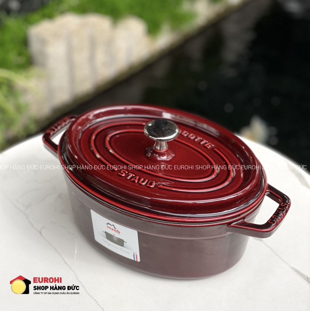 Nồi gang Staub Oval Grenadine 23cm 2.35L màu đỏ mận (1102387)