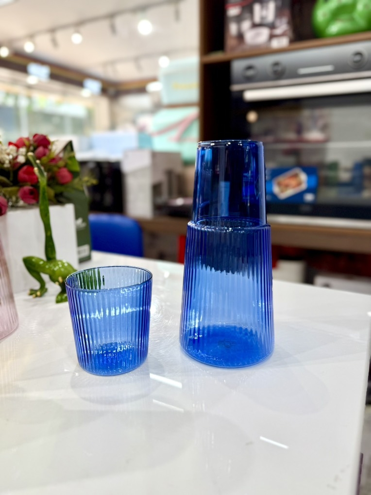 Bình nước Pha lê IVV Narciso kèm nắp 600ml màu xanh (WB/IT/IVV/8799.1/600/B)