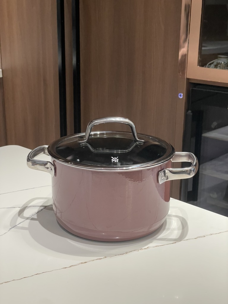 Nồi WMF Fusiontec 20cm 3,7L màu hồng vỏ đỗ (cao)